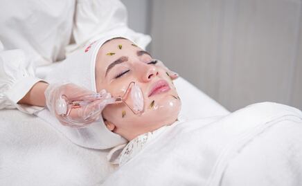 Expertas revelan cómo lucir una piel luminosa en la temporada de fiestas