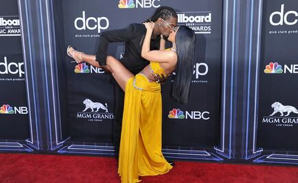 Cardi B echa pasión en la Alfombra Roja de los Billboard