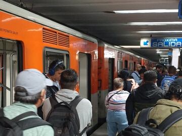 Reportan retrasos en la Línea 2 del Metro; un paraguas cayó a las vías en la estación Colegio Militar