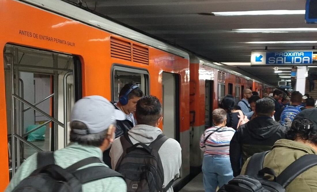Metro CDMX presenta retrasos en la Línea 2 por caída de paraguas. Foto: Archivo