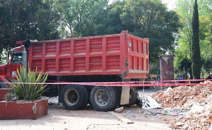 Chofer muere desnucado tras zafarse tapa de contenedor de camión en Álvaro Obregón