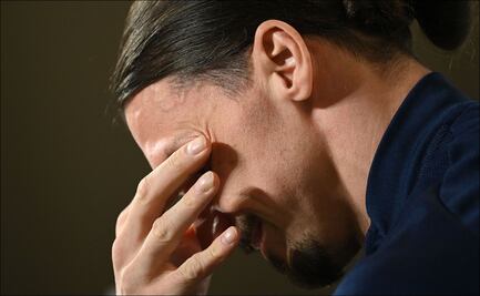 Zlatan Ibrahimovic rompe en llanto en plena conferencia de prensa
