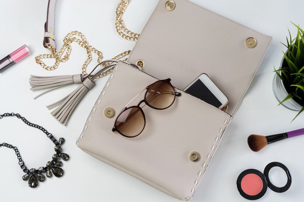 Tu bolsa podría convertirse en un foco de gérmenes y bacterias. Foto: Istockphoto