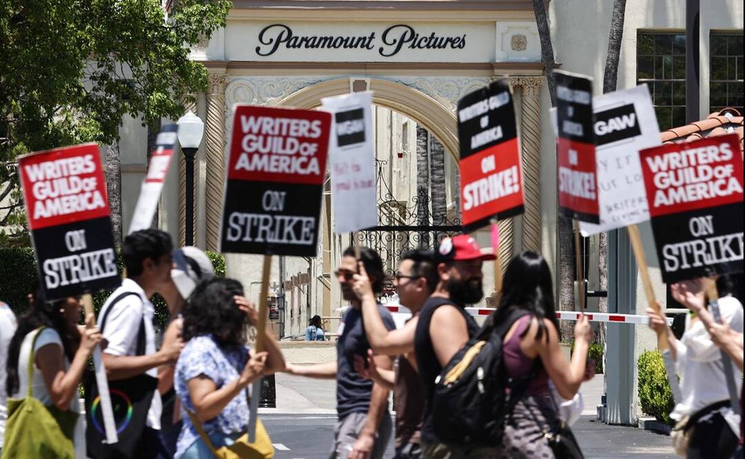 Estalla huelga de actores en Hollywood. El Sindicato de Actores de la Pantalla (SAG-AFTRA), que representa a unos 160 mil artistas dijo la madrugada de este jueves que las negociaciones con los estudios no resolvieron sus demandas contractuales. Foto: AFP.