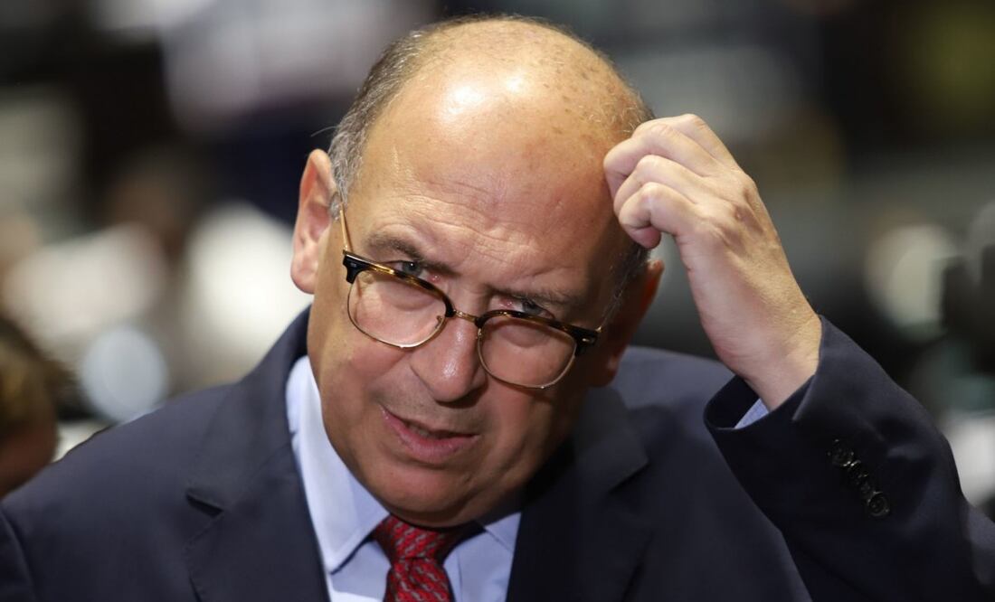 Rubén Moreira, coordinador de la bancada del PRI en la Cámara de Diputados, dialoga con los medios durante la sesión extraordinaria en la Cámara baja el pasado 23 de junio de 2025. Foto: Daniel Augusto/ Cuartoscuro