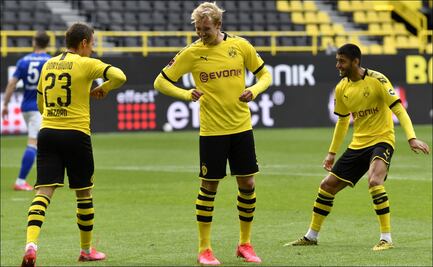 Dortmund aplasta al Schalke en el regreso de la Bundesliga