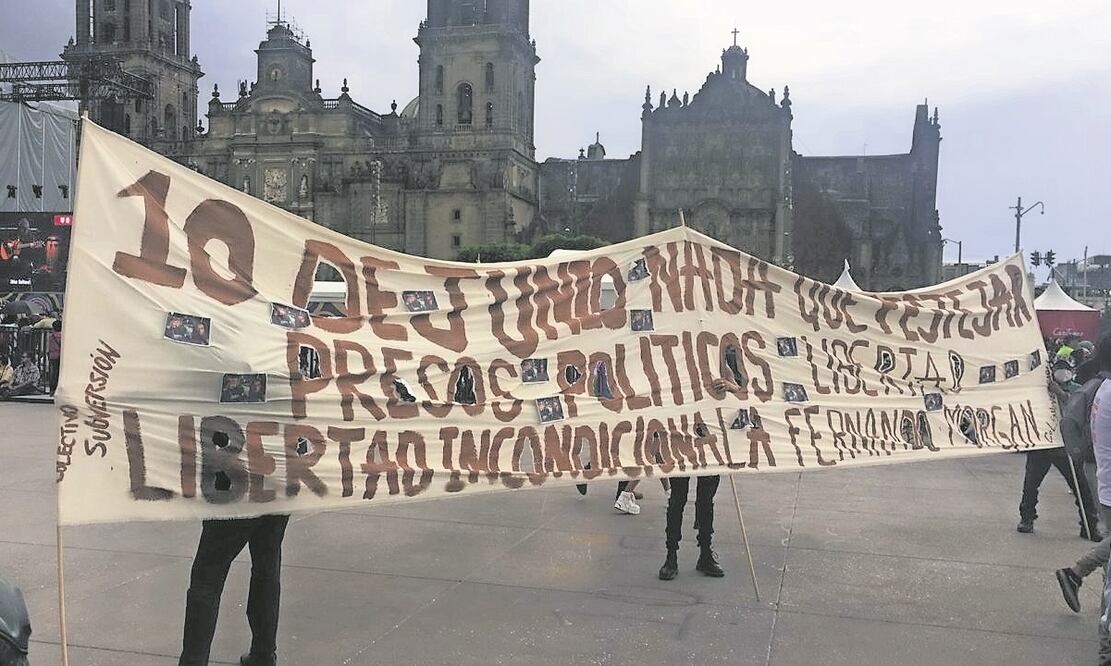 Unas 500 personas recordaron a los estudiantes y trabajadores caídos el Jueves de Corpus Cristi; con mantas y carteles reiteraron sus reclamos de justicia y libertad. Foto: PEDRO VILLA Y CAÑA. EL UNIVERSAL