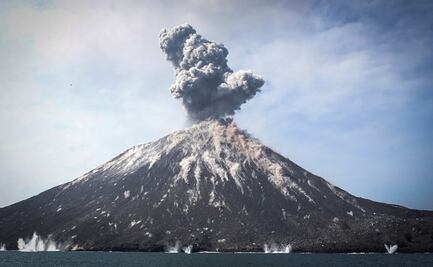Seis volcanes registran actividad al mismo tiempo tras explosión del Krakatoa en Indonesia