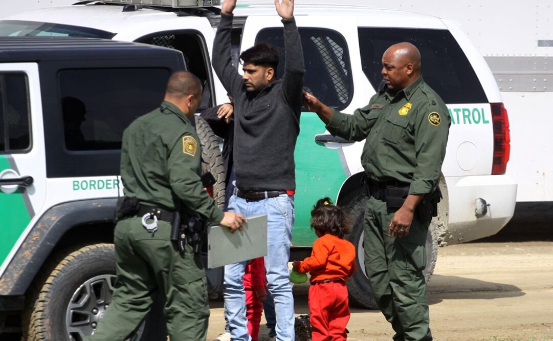 La razón más común para las nuevas órdenes de deportación fue la "entrada sin inspección" o entrada ilegal al país. Foto: EFE 