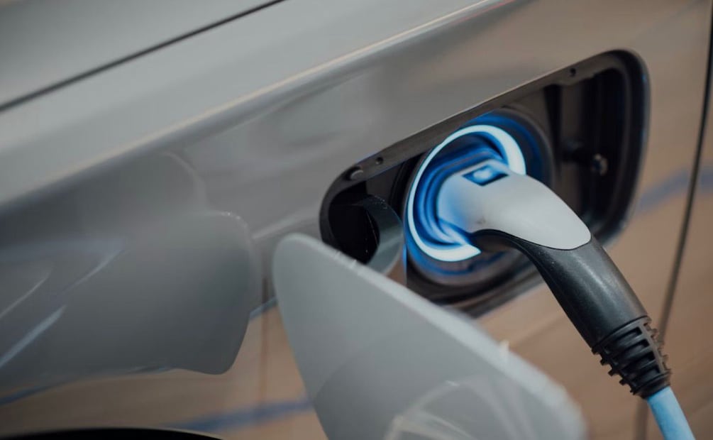 Los diferentes tipos de electrolineras ofrecen diversos niveles y tiempos de recarga. Foto: Unsplash