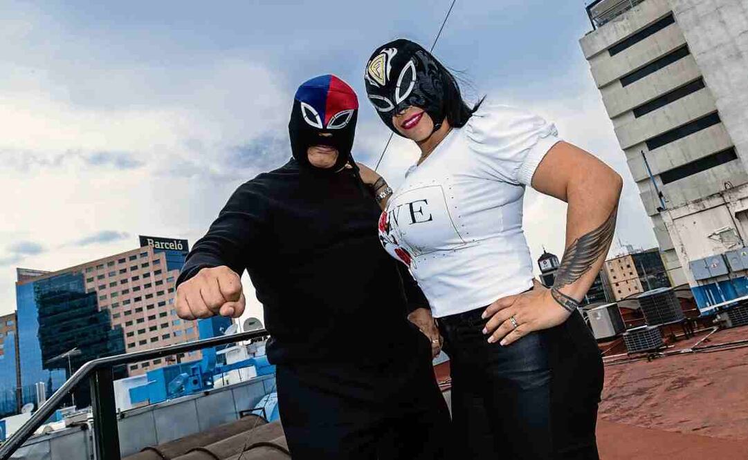 El rudo deseó lo mejor a su hija, a quien le pide tener respeto por las rivales. Foto: Germán Espinosa / EL UNIVERSAL