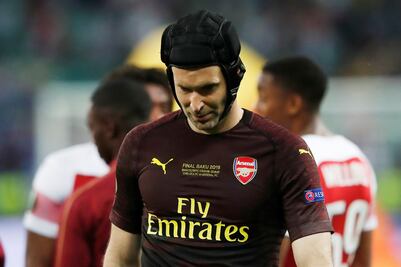 Petr Cech cuelga los guantes y el casco