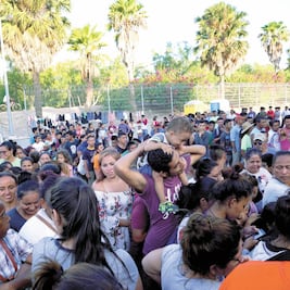 Rechazan autoridades de EU vacunar a niños migrantes