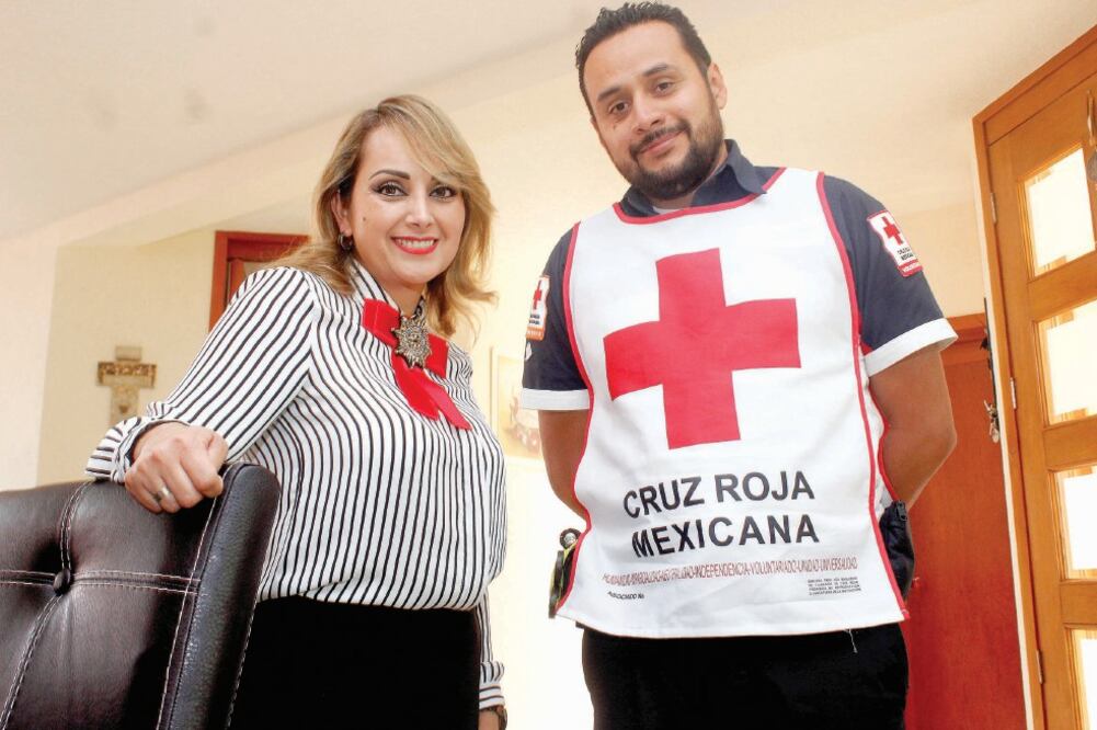 En 2017 Patricia Acevedo quedó atrapada 12 horas en los escombros de un inmueble en la colonia Roma; Diego Arcos la rescató. (OMAR CONTRERAS. EL UNIVERSAL)