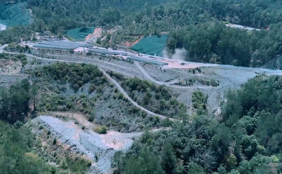 El presidente Andrés Manuel López Obrador realiza sobrevuelo de supervisión de carretera en Oaxaca. Foto: Captura Twitter @lopezobrador_