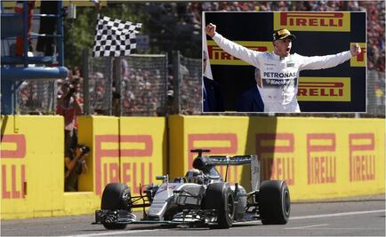 Hamilton logra su victoria 40; "Checo" termina sexto 