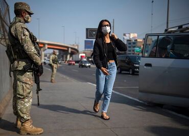 Perú amanece bajo toque de queda por protestas ante alzas en los precios de los combustibles