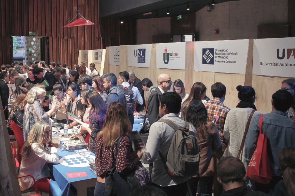 Según el ranking, pese a que los mexicanos consideran que pueden obtener buenos sueldos en el país, perciben mayor bienestar social en otras naciones. (ARCHIVO EL UNIVERSAL)