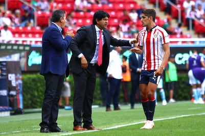 Jugadores de Chivas ya no se llevan con Cardozo