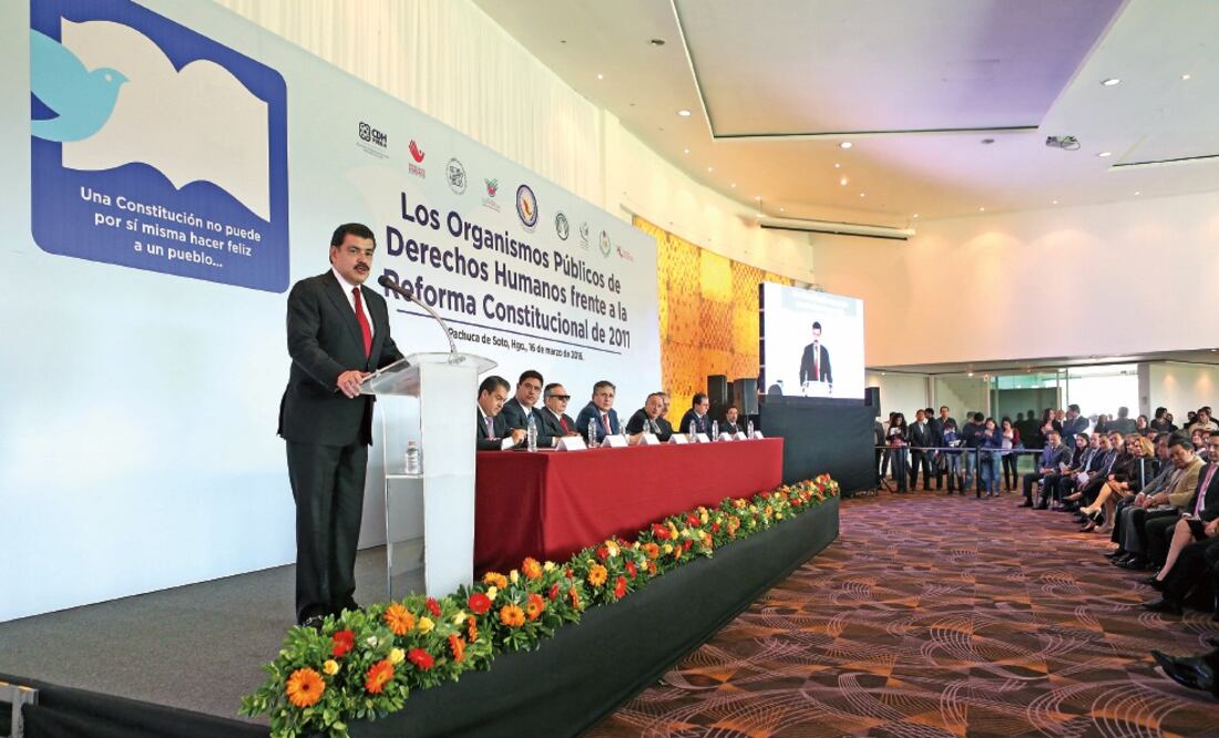 El gobernador Francisco Olvera encabezó la inauguración del foro Los Organismos Públicos Locales Frente a la Reforma Constitucional de 2011 (ARCHIVO EL UNIVERSAL)