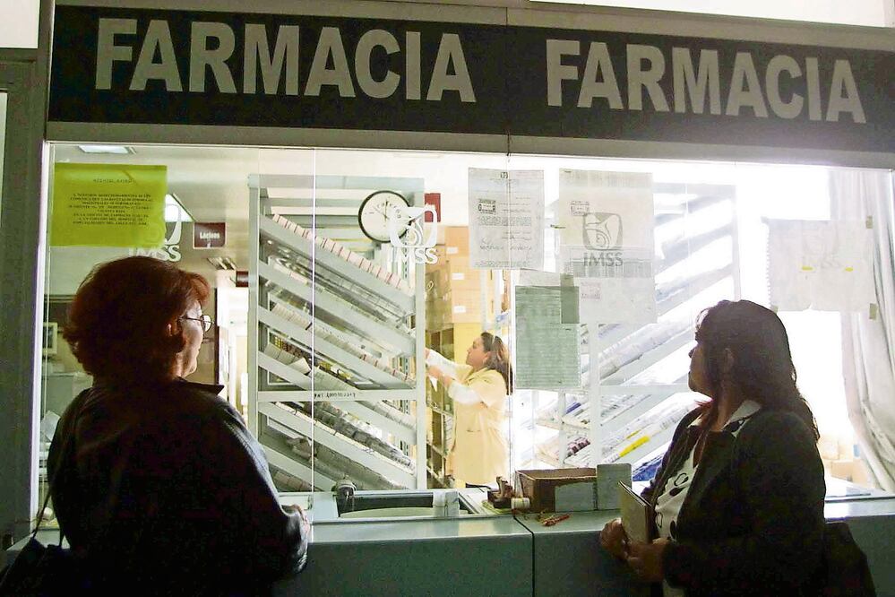 Para detectar recetas falsas se necesita la receta electrónica a fin de rastrear las medicinas que se entregan, que sean exactamente las requeridas, señaló el IMSS. Archivo El Universal