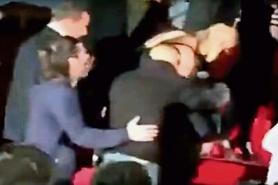 Jennifer Lawrence cae al suelo otra vez