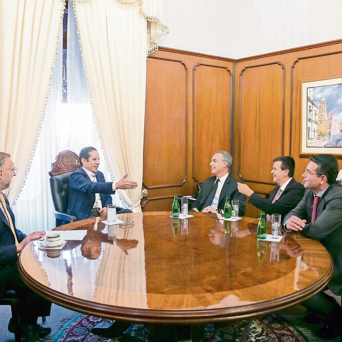 El gobernador de Querétaro, Francisco Domínguez Servién, encabezó un encuentro con el secretario de Desarrollo Sustentable, Marco Antonio del Prete, y ejecutivos de la empresa DHL Express México. 