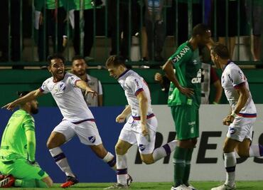 Nacional expulsa a aficionados que se burlaron del Chapecoense