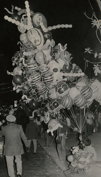 El globero que curó su alcoholismo con un globo para dios