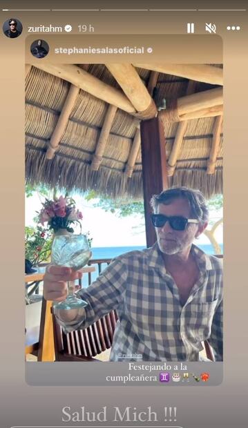 Humberto Zurita felicita a Michelle Salas, hija de su novia Stephanie Salas.