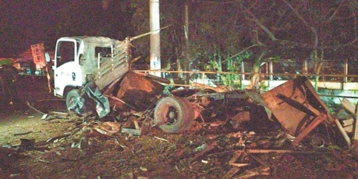 Camión-bomba deja tres muertos en Colombia