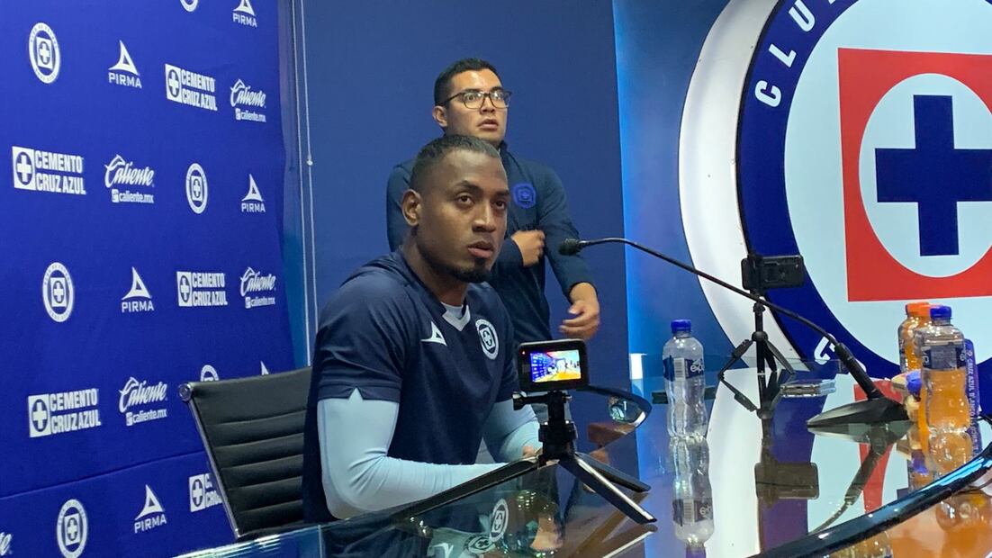 Willer Ditta en conferencia de prensa con Cruz Azul - Foto: Edgar Enríquez