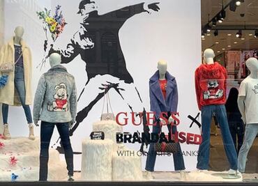 Banksy "incita" a ladrones a robar tienda Guess tras usar sus obras sin consentimiento