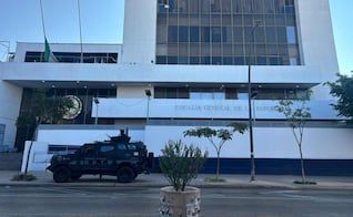 Suegro y cuñado de Iván Archivaldo Guzmán, líder de "Los Chapitos", declaran en FGR Jalisco; esperan traslado a penal