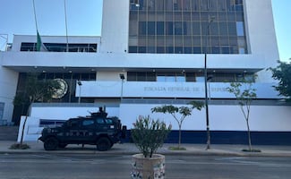 Suegro y cuñado de Iván Archivaldo Guzmán, líder de "Los Chapitos", declaran en FGR Jalisco; esperan traslado a penal