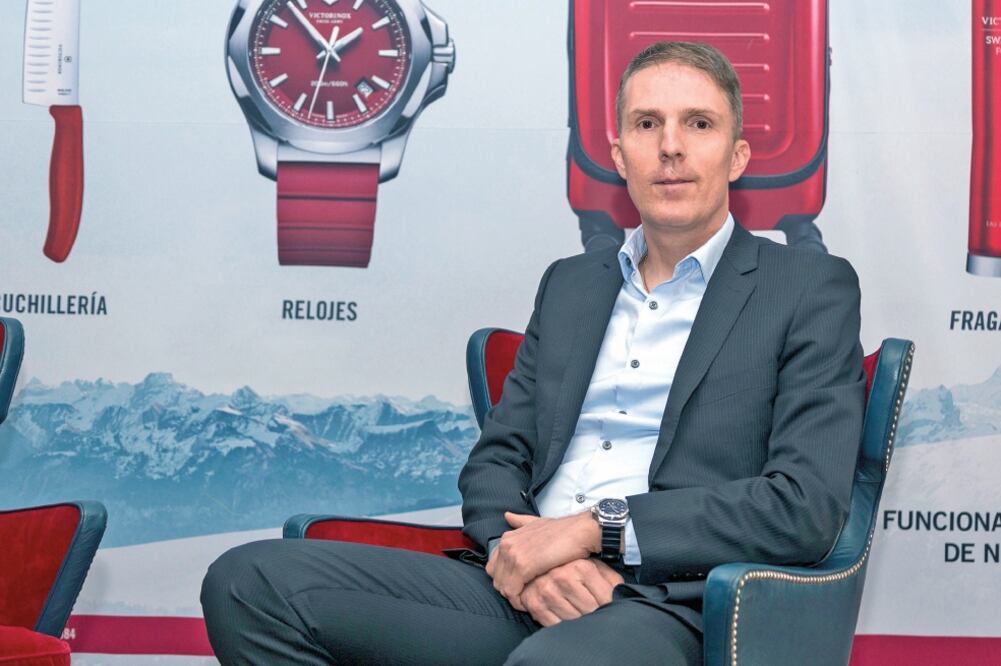 Karl Kieliger, director de Victorinox México, confía en que el Mundial de Rusia 2018 les ayudará contra las dificultades generadas por los comicios de julio (CORTESÍA)