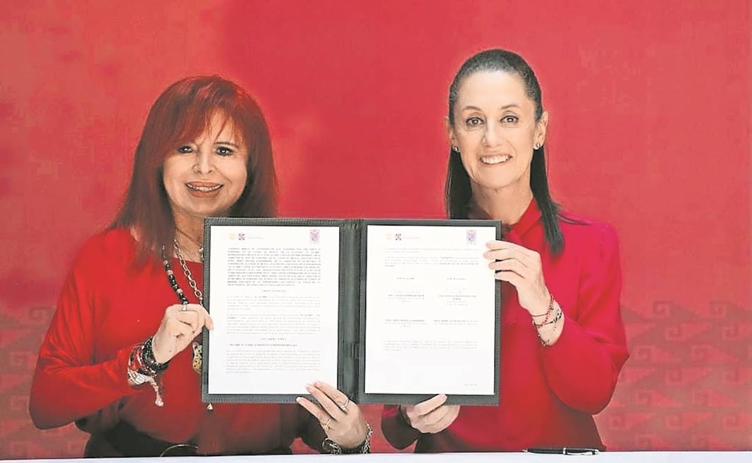 Layda Sansores y Claudia Sheinbaum, en la firma. Foto: Especial