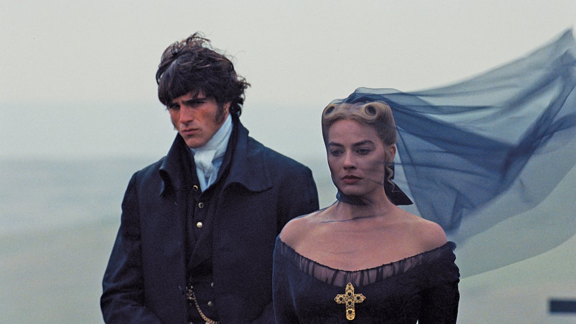 Jacob Elordi y Margot Robbie protagonizan la película que logró el primer lugar en su primer fin de semana. Foto: Warner Bros Pictures