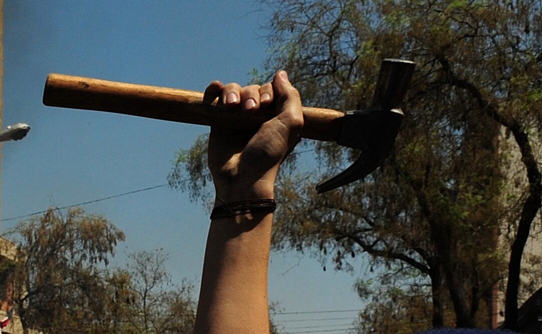 La mañana de este sábado 30 de noviembre, un joven agredió a varios de sus compañeros con un martillo en una preparatoria de Jalisco. Fotografía: XINHUA