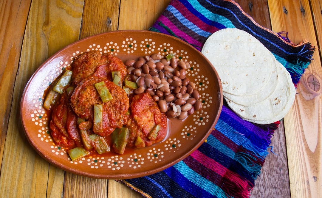 Tortitas de camarón con nopales. Foto: iStock