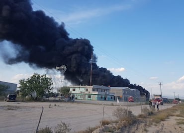 Incendio consume fabrica recicladora de aceite en NL