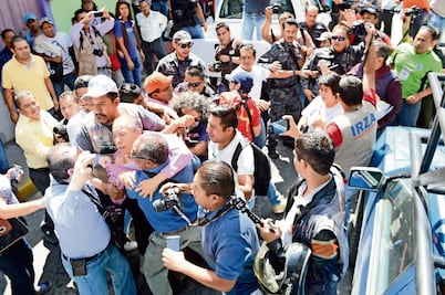 Irrumpe la PGR en estación de radio