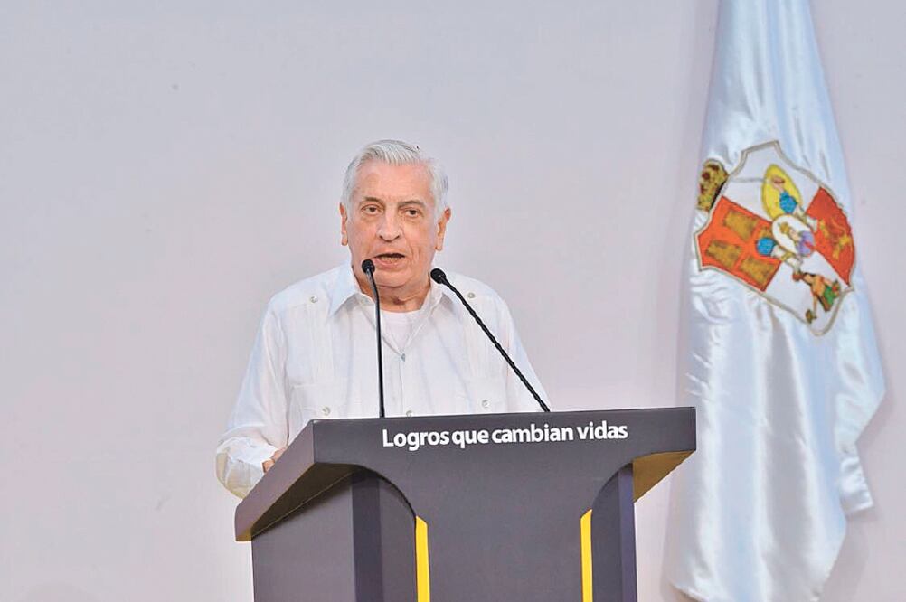 El exgobernador Arturo Nuñez es señalado por los legisladores del PRI por uso indebido del servicio público. Foto: Archivo. EL UNIVERSAL