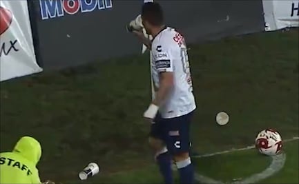 Rubens Sambueza toma cerveza en el Pachuca vs Chivas