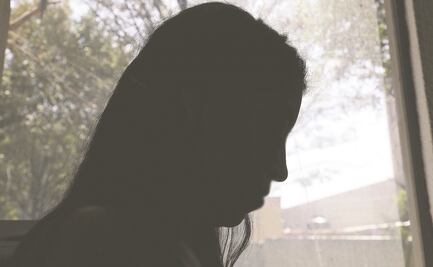 Mujer denuncia a su exmarido por "prostituirla" a través de redes sociales