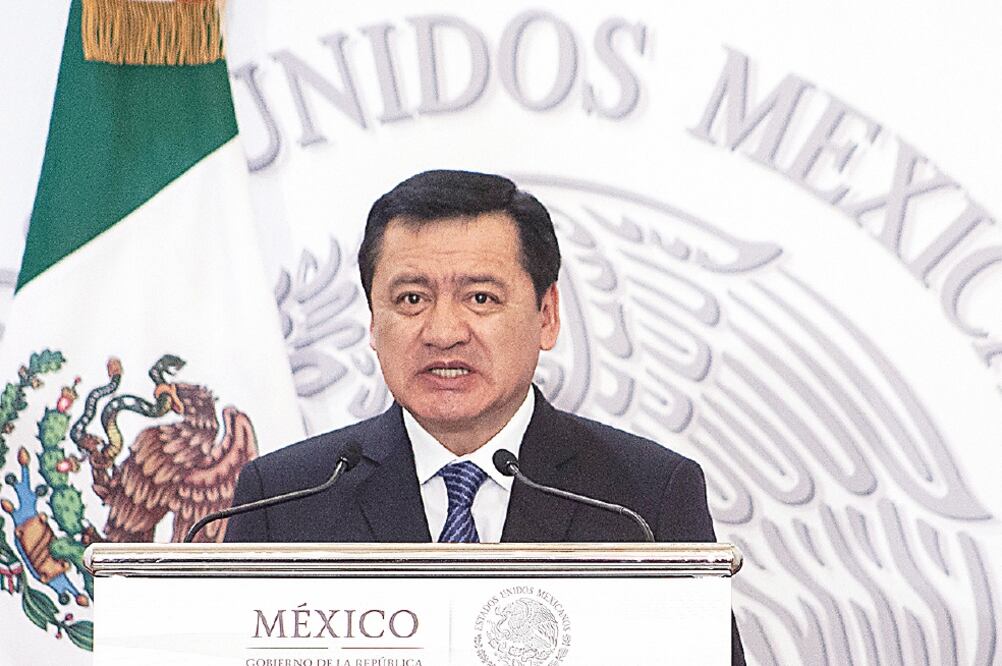 Miguel Ángel Osorio Chong, secretario de Gobernación, señala que México definirá en meses con qué políticas hará frente al problema de la marihuana (GERMÁN ESPINOSA. EL UNIVERSAL)