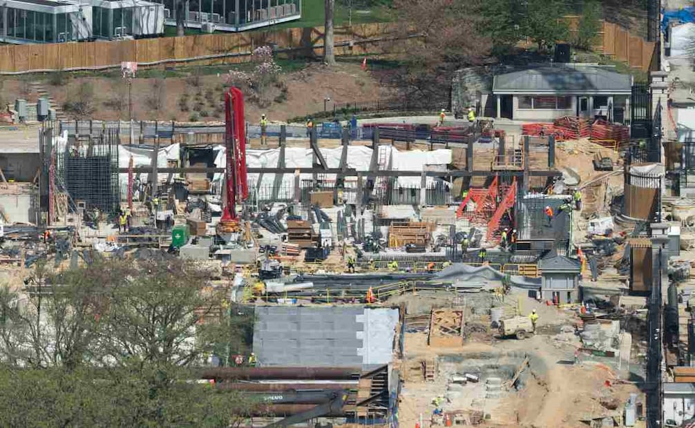 Trabajos de construcción del salón de baile en la Casa Blanca, en Washington, el 1 de abril de 2026. Foto: AP