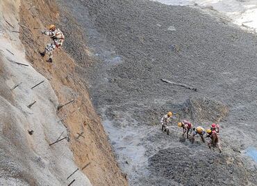 Al menos 9 muertos y 150 desaparecidos tras avalancha en la India