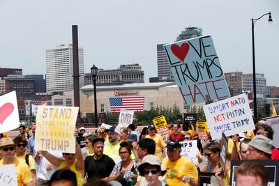 Despiden Convención Republicana con protestas contra Trump