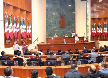 Diputados ganan el doble que 'Malova'